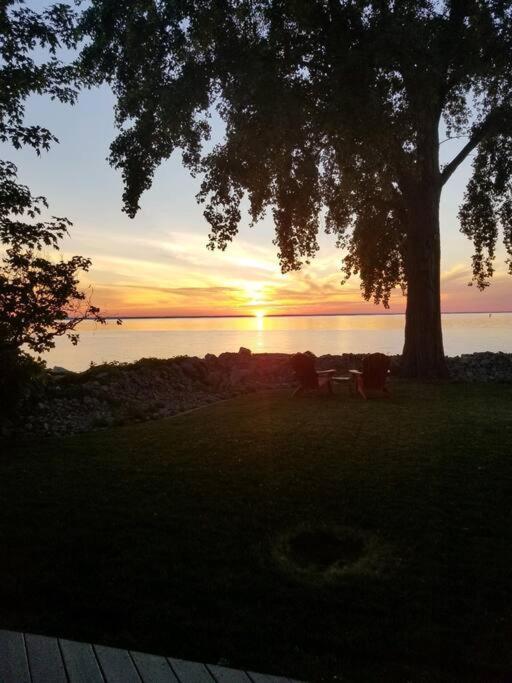 Cozy Cottage On Green Bay Buitenkant foto